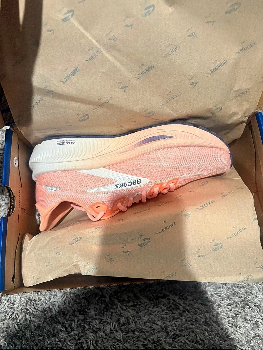 Brooks Ghost Max 2 Athletic Shoes Pink & White US 9